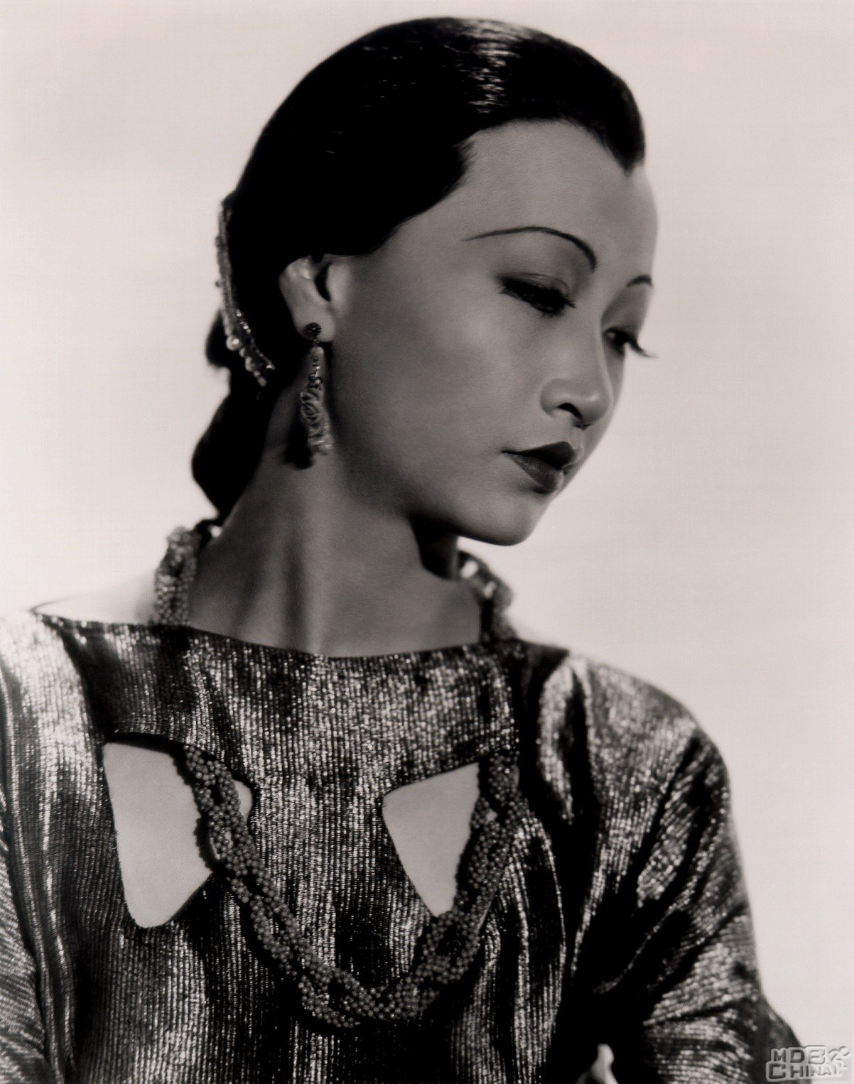 從洗衣工女兒成為傳奇主角：首位走紅 Hollywood 的華人女星黃柳霜 - A Day Magazine